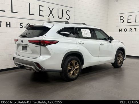 Used 2022 Toyota Highlander Bronze Edition image 4