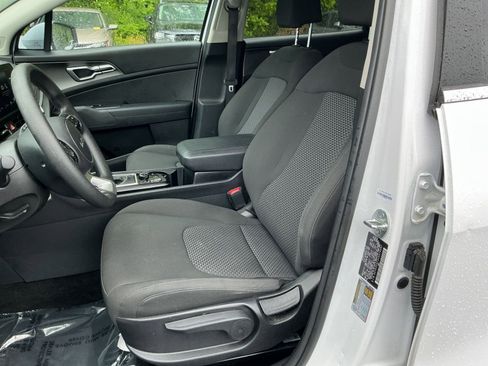 Used 2025 Kia Sportage LX AWD/4WD image 31