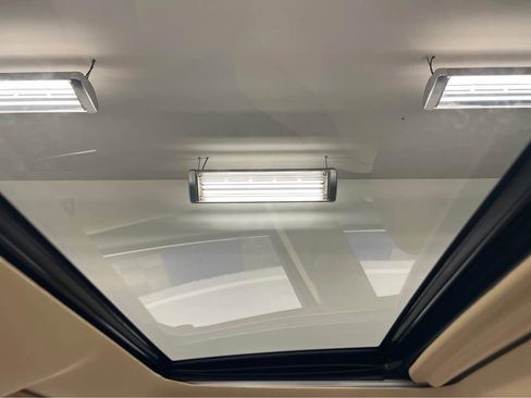 Used 2017 Toyota Avalon XLE Premium image 14