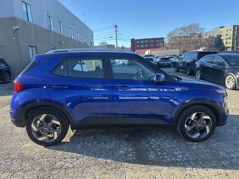 Used 2025 Hyundai Venue Limited image 6