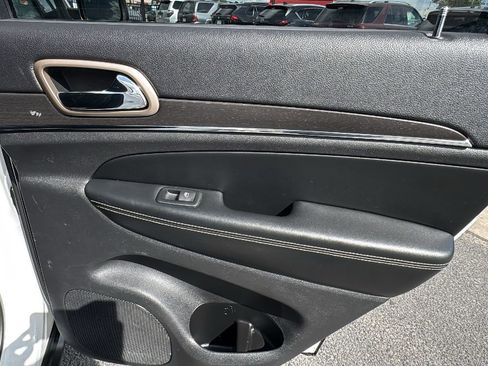 Used 2016 Jeep Grand Cherokee Limited AWD/4WD image 17