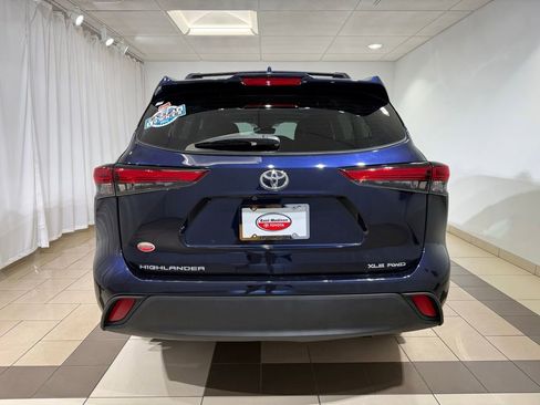 Used 2023 Toyota Highlander XLE AWD/4WD image 4
