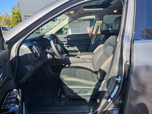 New 2026 Nissan Pathfinder Platinum w/ Cargo Package AWD/4WD image 17