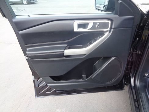 Used 2022 Ford Explorer XLT image 18