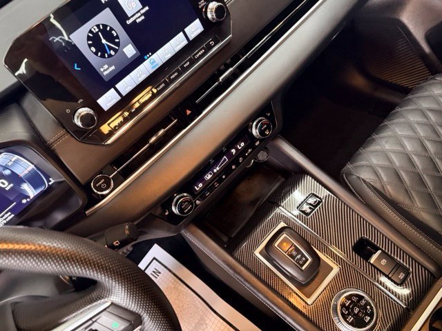 Used 2025 Mitsubishi Outlander 4WD Plug-In Hybrid image 27