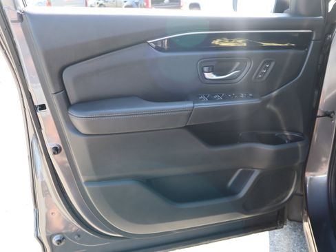Used 2025 Honda Pilot EX-L image 22