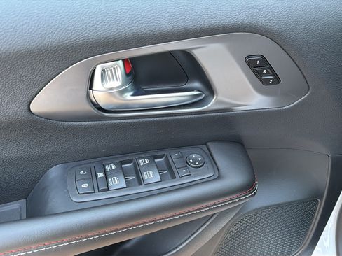 New 2027 Chrysler Pacifica Select FWD image 24