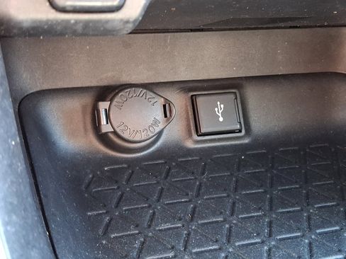 Used 2021 Toyota RAV4 XLE w/ Convenience Package image 26