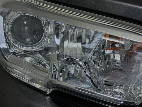 Used 2021 Toyota Tacoma SR w/ SR Convenience Package image 9