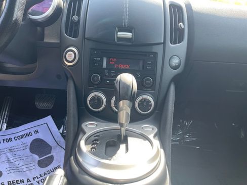 Used 2018 Nissan 370Z Roadster RWD image 13