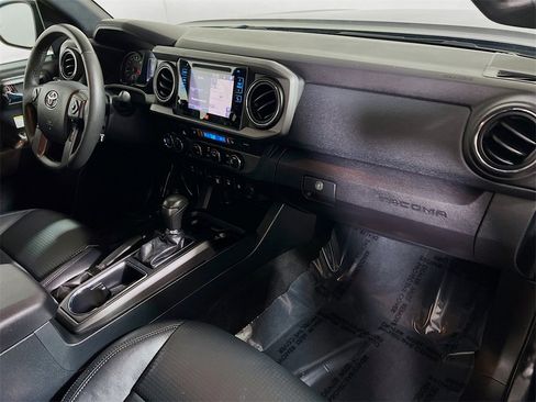 Certified 2019 Toyota Tacoma TRD Off-Road image 26