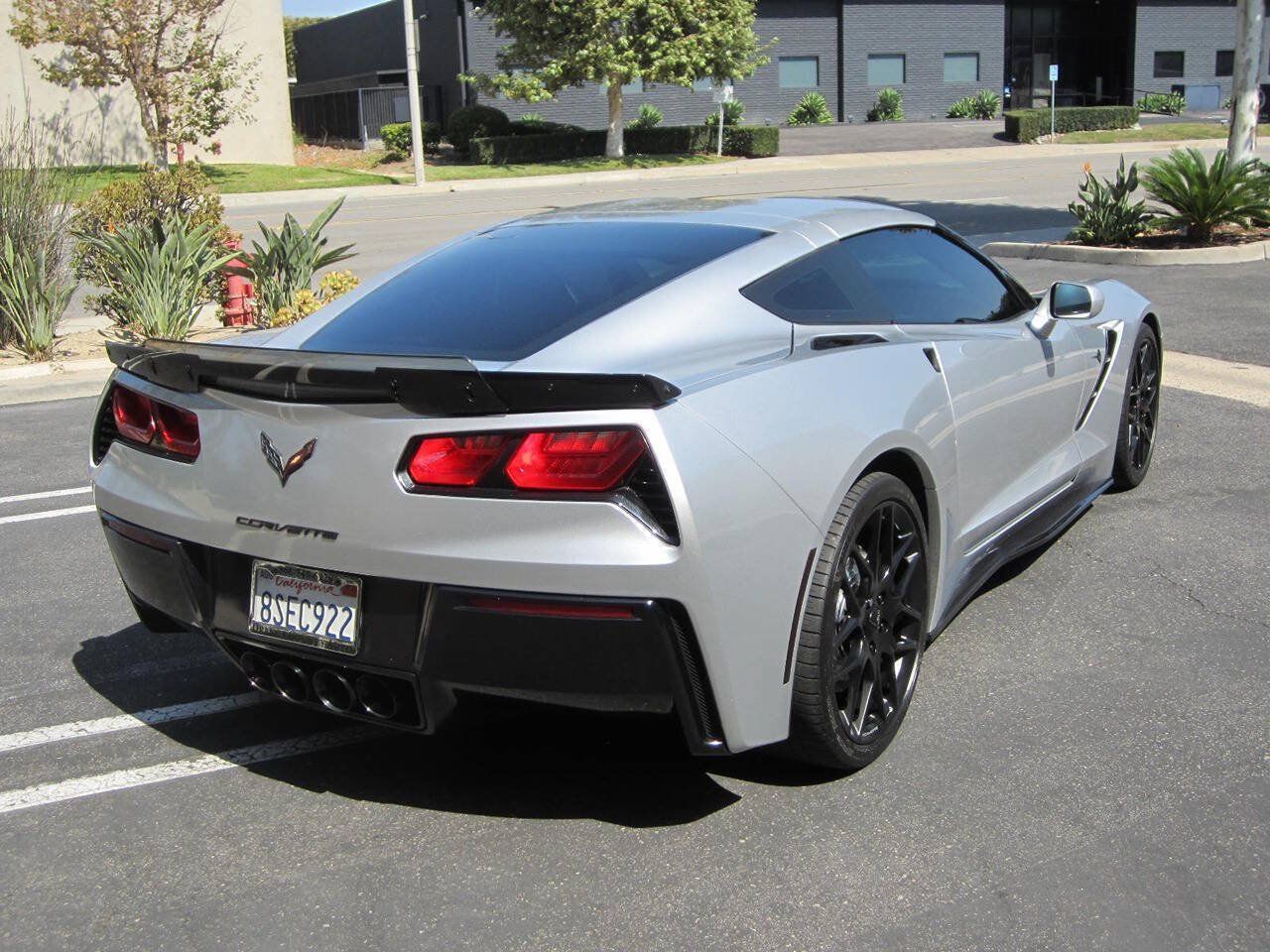 Used 2019 Chevrolet Corvette Stingray Coupe RWD image 3