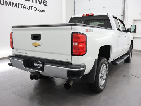 Used 2017 Chevrolet Silverado 2500 LT w/ LT Convenience Package AWD/4WD image 4