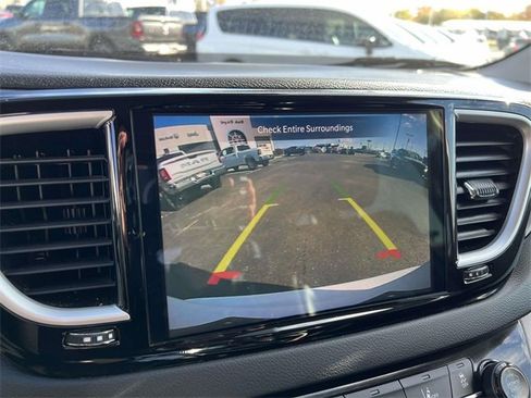 Used 2023 Chrysler Pacifica Touring-L image 20