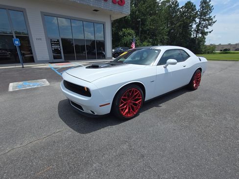 Used 2016 Dodge Challenger R/T RWD image 2