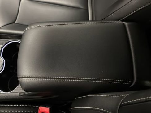 Used 2024 Jeep Grand Cherokee Limited w/ Black Appearance Package image 17