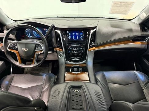 Used 2017 Cadillac Escalade Premium Luxury image 13