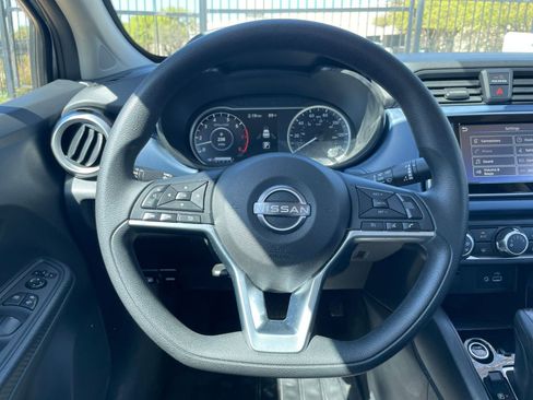 Used 2025 Nissan Versa SV image 31