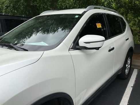 Used 2017 Nissan Rogue SV w/ SV Premium Package AWD/4WD image 9