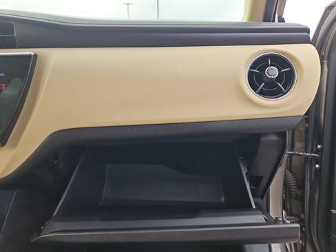 Used 2018 Toyota Corolla LE w/ Carpet Mat Package (TMS) FWD image 29