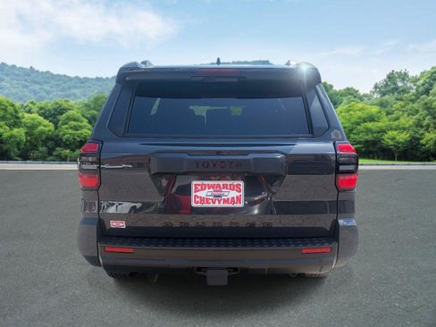 Used 2025 Toyota 4Runner SR5 RWD image 21