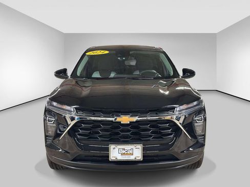 Used 2024 Chevrolet Trax LS w/ LS Convenience Package FWD image 8