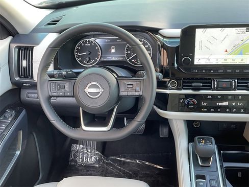 New 2025 Nissan Pathfinder SL image 25