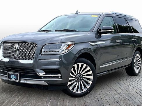 Used 2018 Lincoln Navigator Reserve AWD/4WD image 3