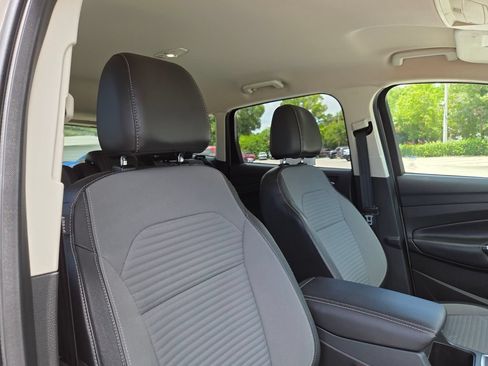 Used 2017 Ford Escape SE w/ SE Sport Appearance Package AWD/4WD image 16