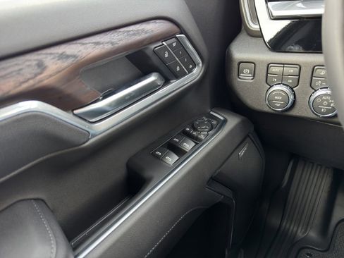 New 2026 GMC Sierra 2500 SLT w/ SLT Convenience Package image 12