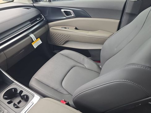 New 2027 Kia Carnival FWD image 15
