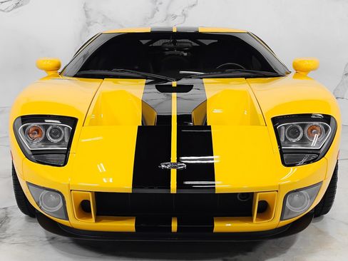 Used 2005 Ford GT RWD image 13