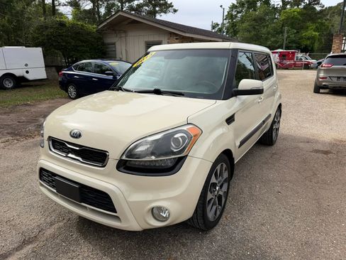 Used 2013 Kia Soul ! w/ Premium Pkg image 1