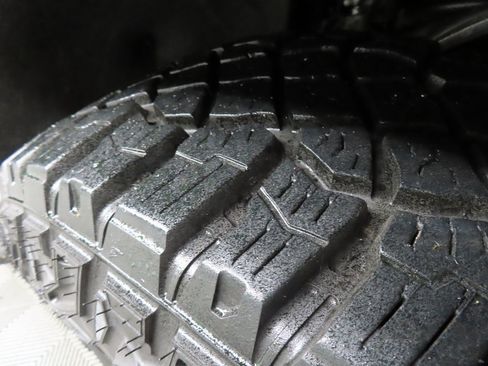 Used 2025 Chevrolet Silverado 1500 ZR2 w/ Technology Package image 7