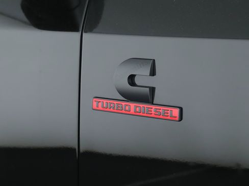 Used 2025 RAM 2500 Laramie AWD/4WD image 19