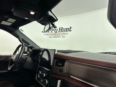 Used 2024 Ford Expedition Limited image 31