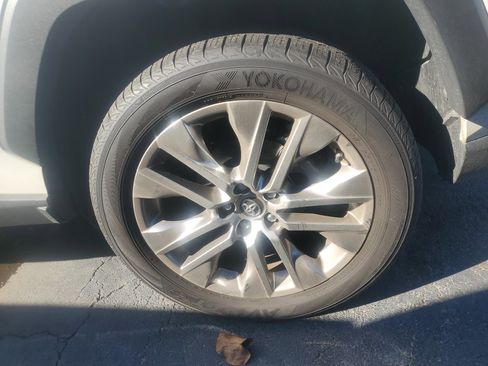 Used 2019 Toyota RAV4 Limited image 6