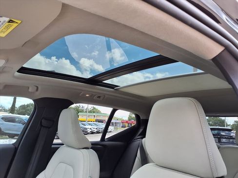 Certified 2024 Volvo XC40 B5 Plus image 24