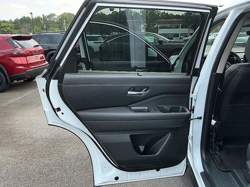 Certified 2025 Nissan Pathfinder SL w/ SL Premium Package FWD image 24