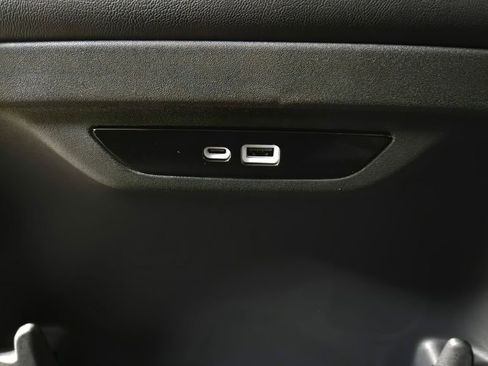 New 2026 Chrysler Pacifica Select image 32