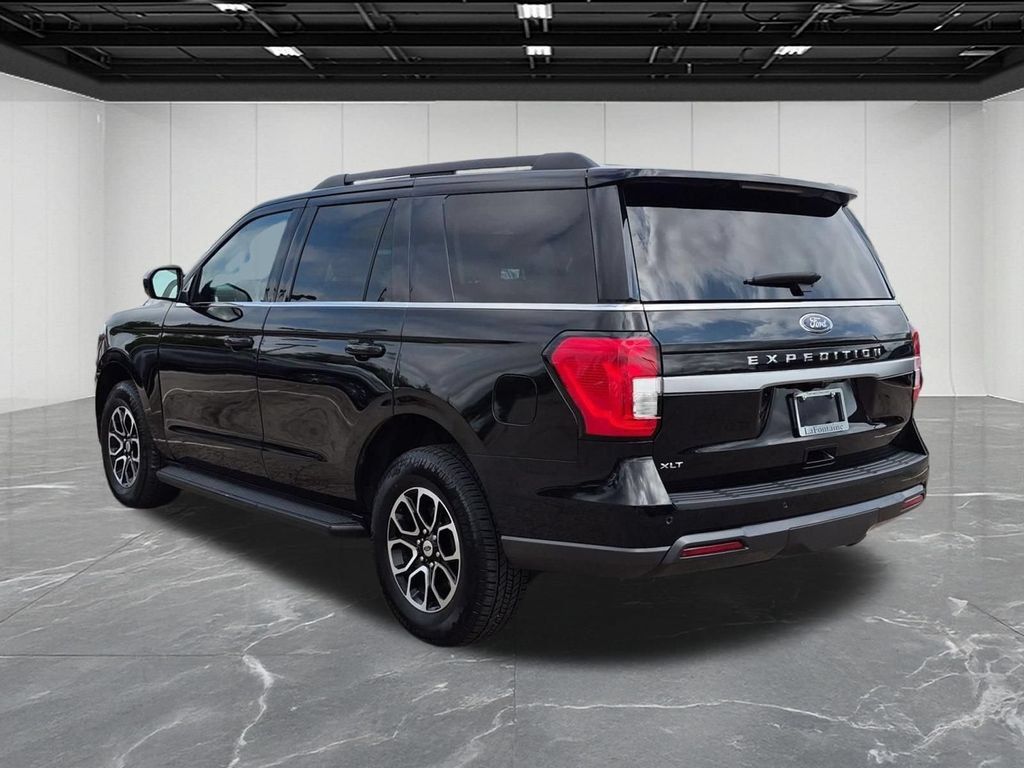 Used 2023 Ford Expedition XLT AWD/4WD image 3