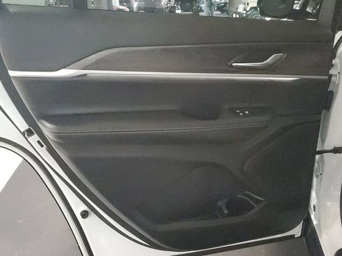 Used 2025 Jeep Grand Cherokee L Limited image 18