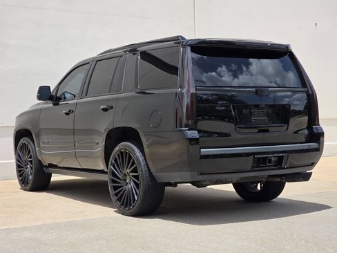 Used 2018 Cadillac Escalade Platinum AWD/4WD image 3