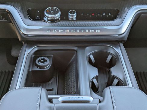 New 2025 Ford Expedition Platinum w/ Stealth Performance Package image 21