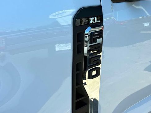 Used 2025 Ford F350 XL w/ XL Chrome Package AWD/4WD image 3