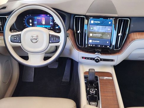 Used 2022 Volvo XC60 B5 Momentum w/ Advanced Package image 27