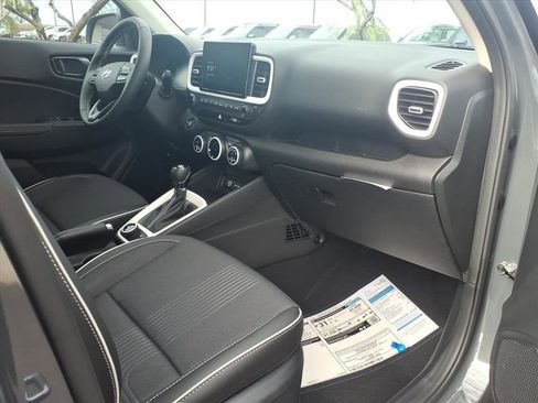 New 2025 Hyundai Venue Limited image 6