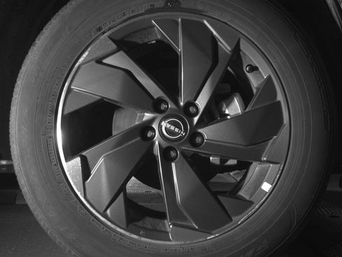 Used 2025 Nissan Rogue SV FWD image 13