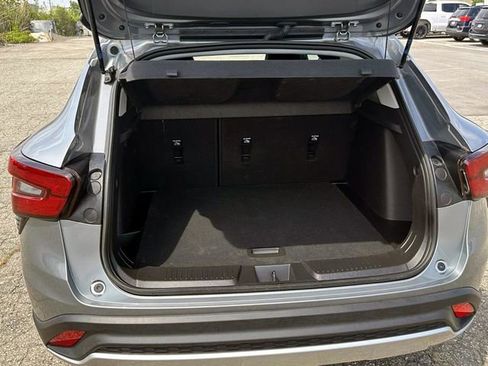 Certified 2024 Chevrolet Trax LT w/ Sunroof Package FWD image 13
