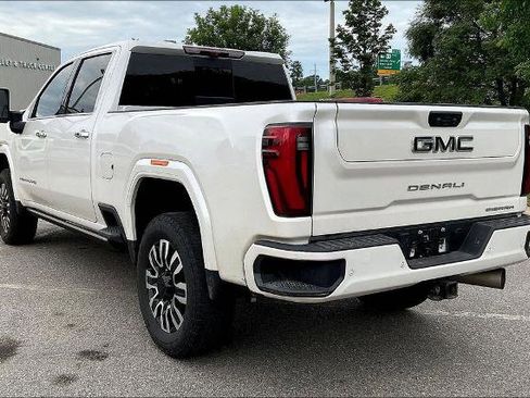 Used 2024 GMC Sierra 3500 Denali Ultimate AWD/4WD image 3